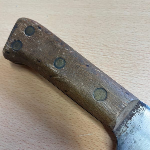 USMC Village Blacksmith Bolo Knife/Machete With Correct 1944 Dated Thick Leather Scabbard By Boyt. - Image 5
