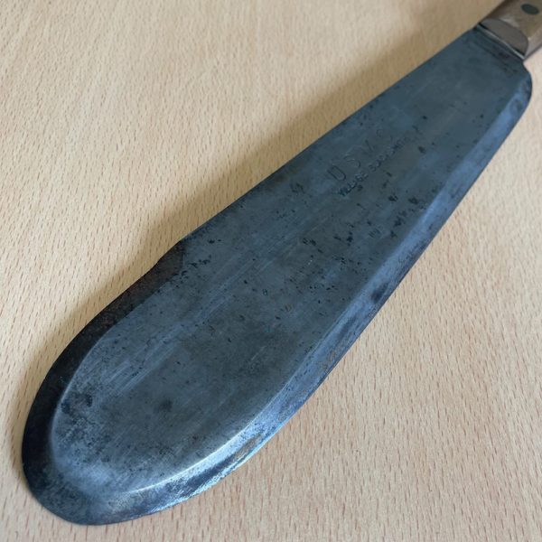 USMC Village Blacksmith Bolo Knife/Machete With Correct 1944 Dated Thick Leather Scabbard By Boyt. - Image 9