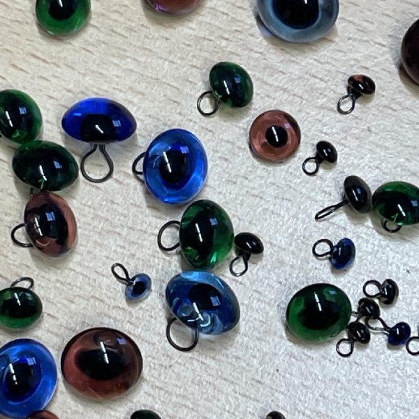 A variety of Glass Eyes with loops 79 eyes from 4mm to 22mm - Retail Value £90+ - Image 3