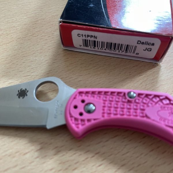 Spyderco Limited 2008 Production - Delica 4 in Pink - C11PPN - Image 4