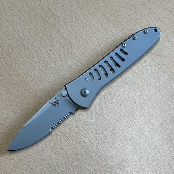 This Benchmade Model 10300 Steirer Eisen Monochrome - Image 3