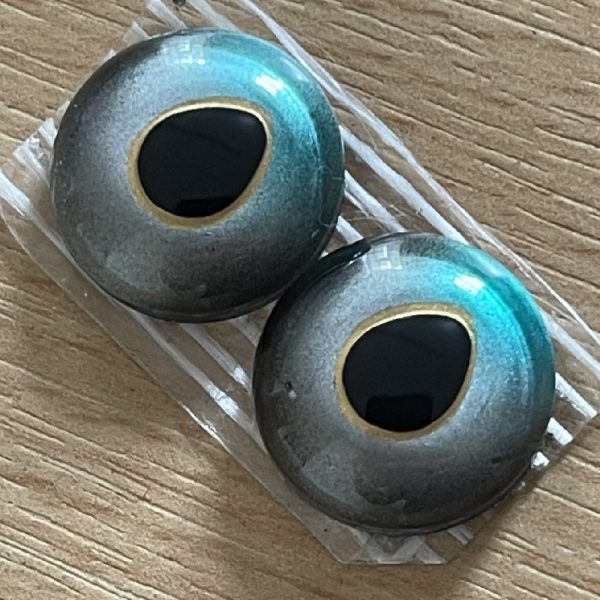 Glass Fish Eyes - Green/Silver Low Profile Reflective - Shaped with Fish Pupil -18mm