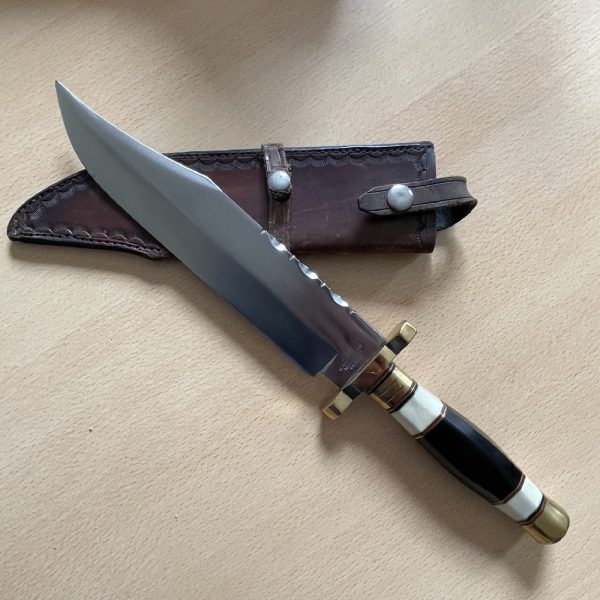 J.E.Middleton & Sons Bowie - Image 2