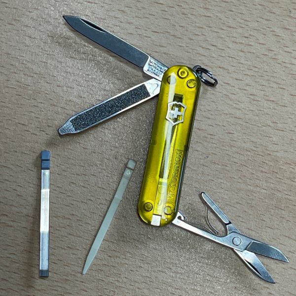 Victorinox Classic SD Translucent Yellow