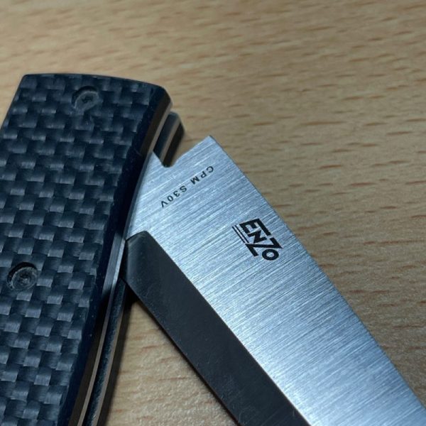 Enzo non locking folder Carbon scales Scandi grind CPMs30V