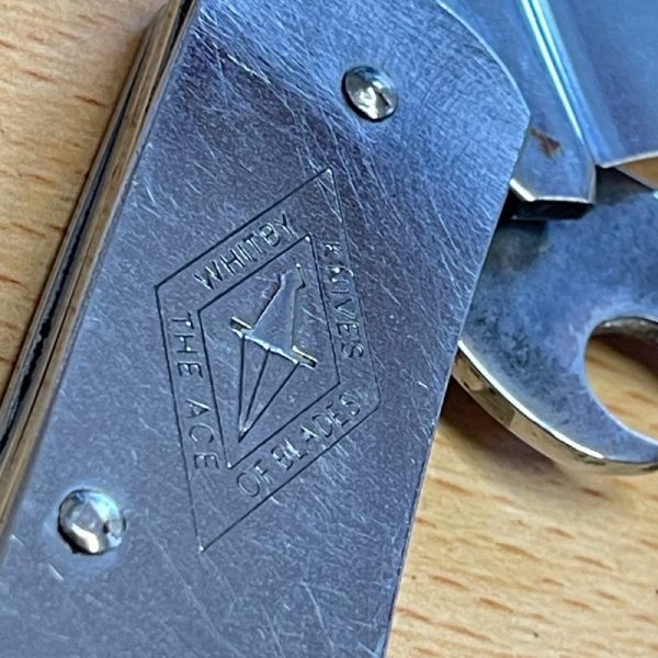 3704 e British army knife