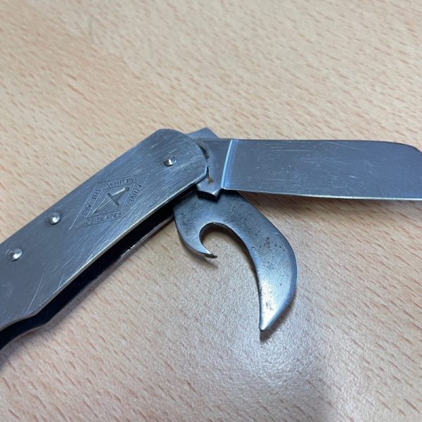 3704 h Whitby Ace of Blades British army knife