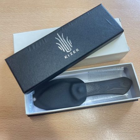 3908 a Kizer Thumbper Neck Knife