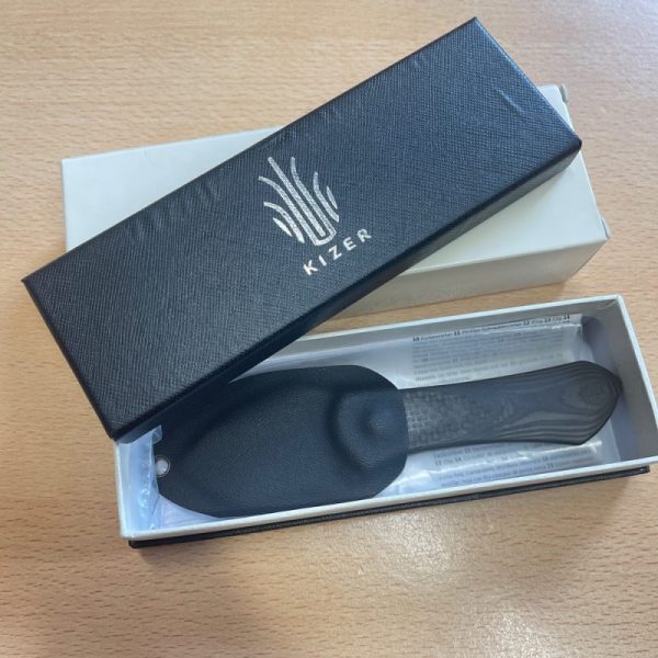 3908 a Kizer Thumbper Neck Knife
