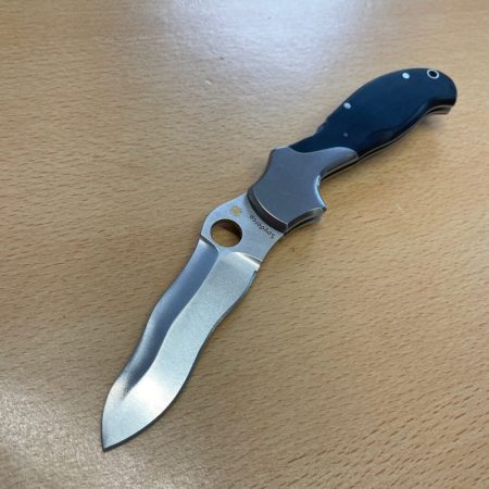 3976 b Spyderco Kris lockback