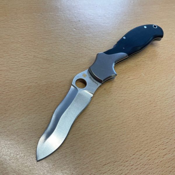 3976 b Spyderco Kris lockback