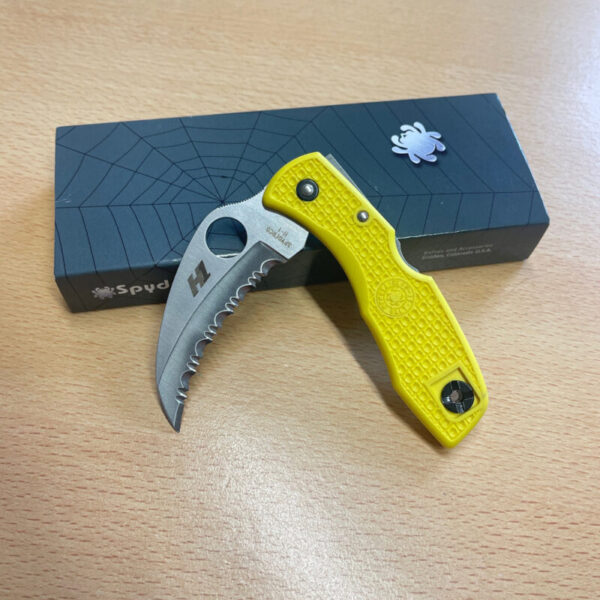 4093 a Spyderco Tasman Salt Hawksbill