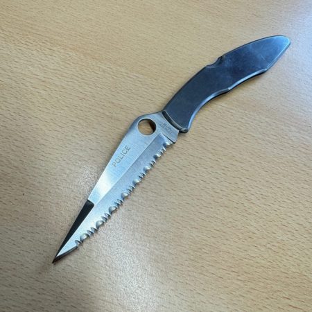 4410 b Spyderco Police VG-10