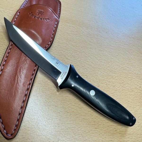 4413 a Spyderco Lum AUS-8 Seki