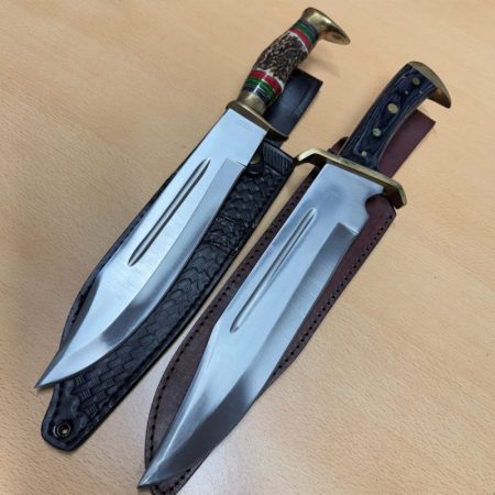 4510 d Two large Bowie knives