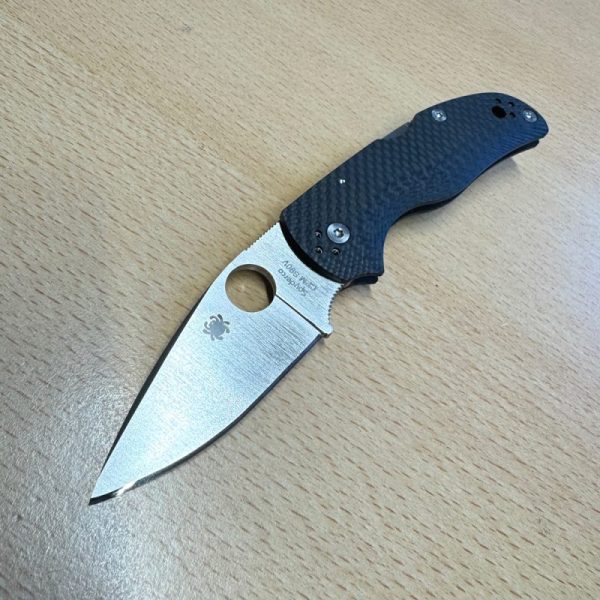 Spyderco Native 5 Fluted Carbon Fibre - Image 2