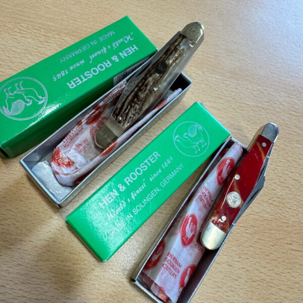 4723-4724 f Hen and Rooster Vintage Pair