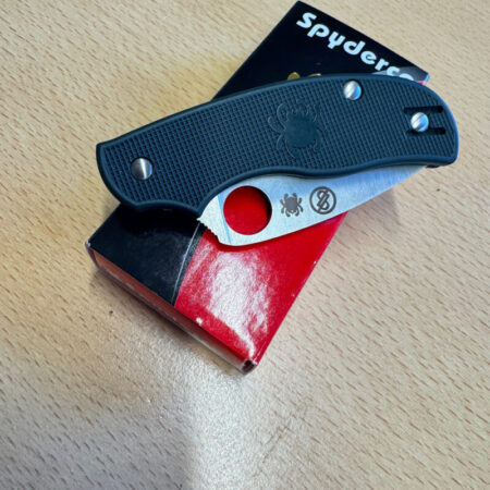4725 d The Spyderco Urban Slipit C127PGR Elmax