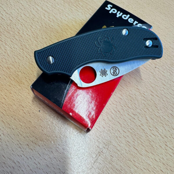 4725 d The Spyderco Urban Slipit C127PGR Elmax