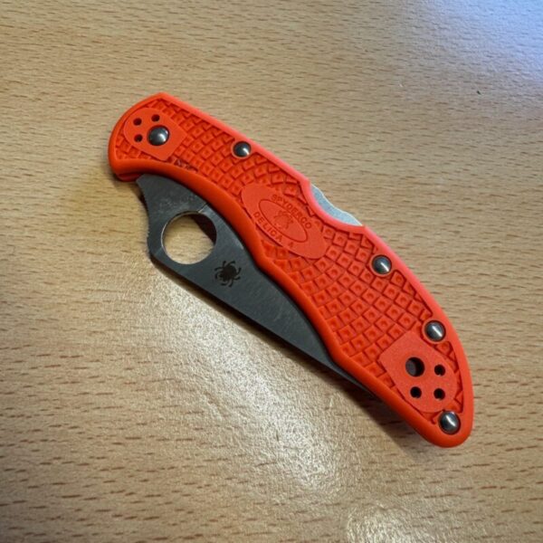 Spyderco Delicia 4 Orange handle VG-10 - Image 4