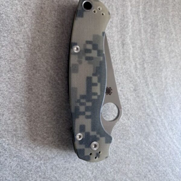 Spyderco Para Military 2 G10 Digi Camo - Image 2