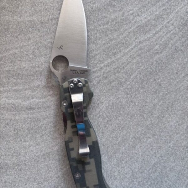 Spyderco Para Military 2 G10 Digi Camo - Image 4
