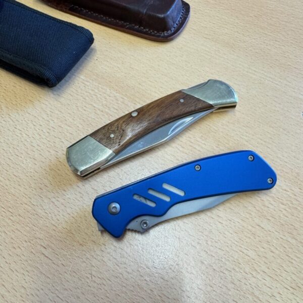 Buck Style & Dingo Folders - Image 4