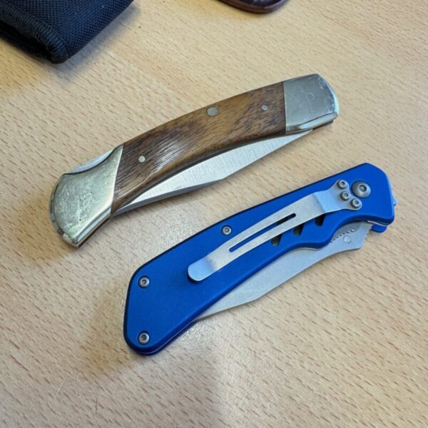 Buck Style & Dingo Folders - Image 3