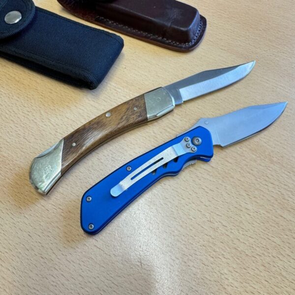 Buck Style & Dingo Folders - Image 2