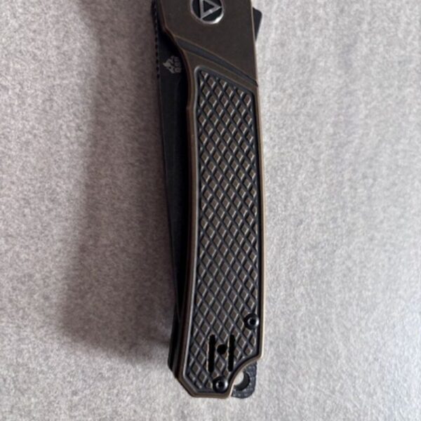 QSP Knife Osprey QS139-D2 Textured Brass, Blackwashed, pocket knife - Image 3