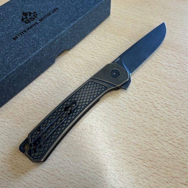 QSP Knife Osprey QS139-D2 Textured Brass, Blackwashed, pocket knife - Image 2